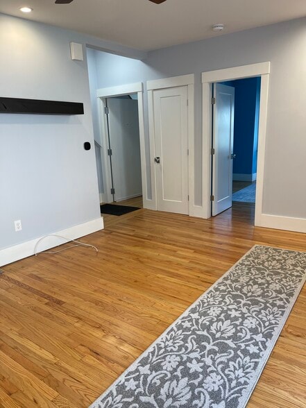 front door entrance - 12 Berkeley St