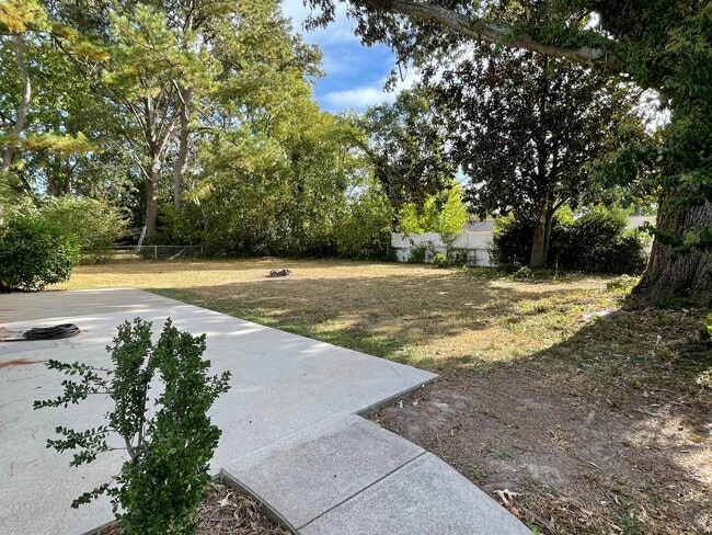 Building Photo - AVAILABLE NOW! 4 BEDROOM 2 BATH SINGLE FAMILY HOME IN CAROLLANE FARMS