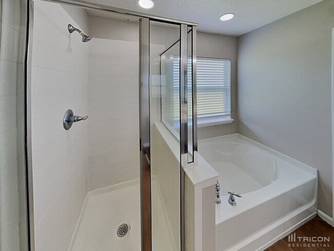 Building Photo - 75013 Brookwood Dr