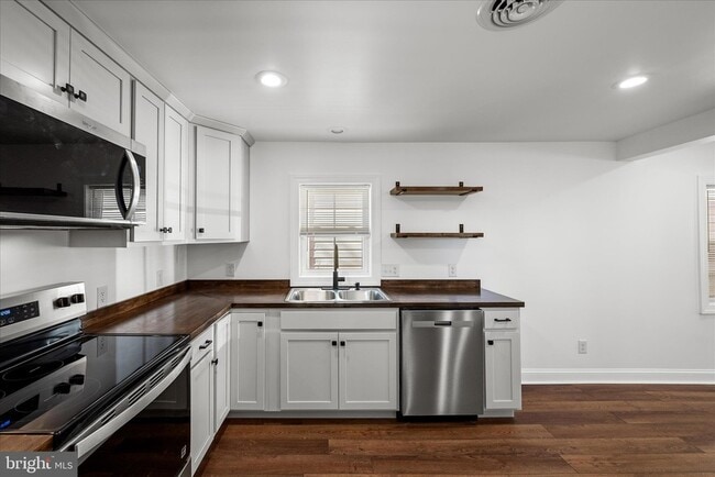 Building Photo - 117 E Monmouth St