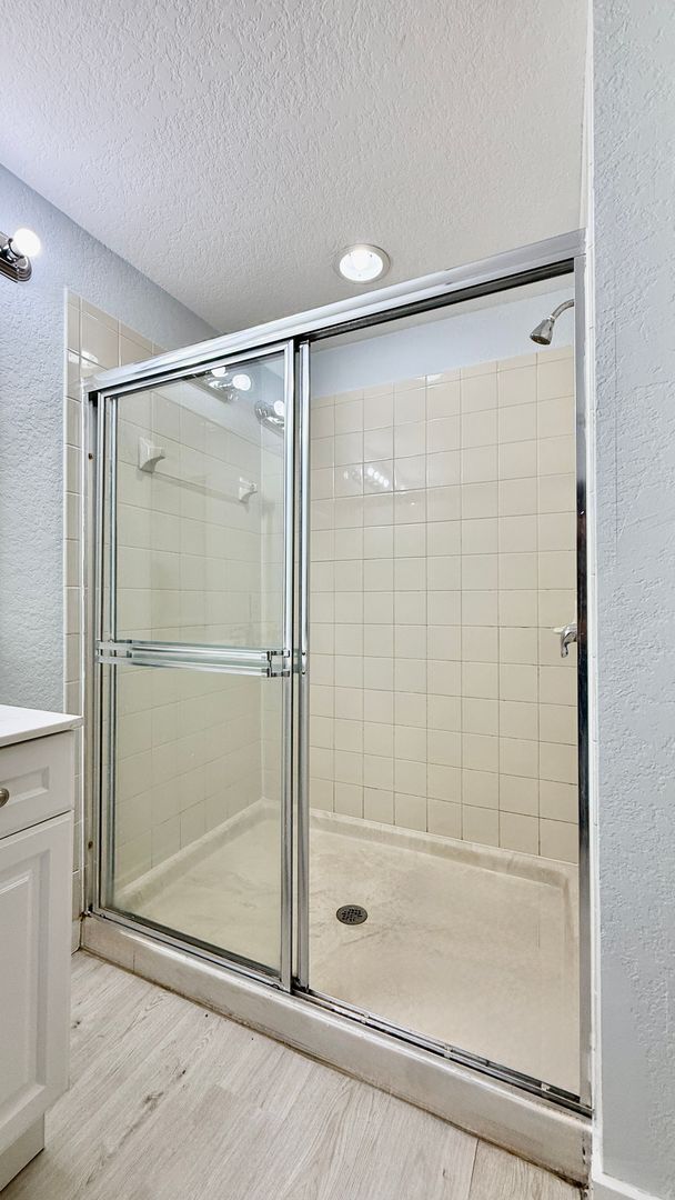 Building Photo - Spacious 3/3 Townhouse with Lake View – Sa...