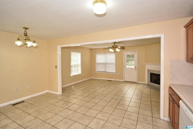 Building Photo - 1721 Maralyn Dr