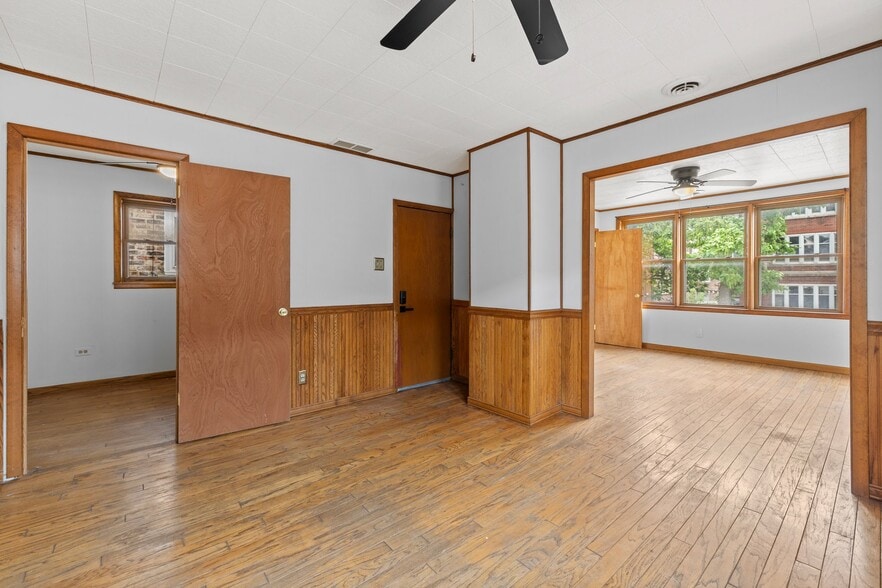 Building Photo - 2856 S Throop St