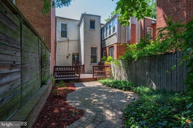 Building Photo - 330 11th St SE