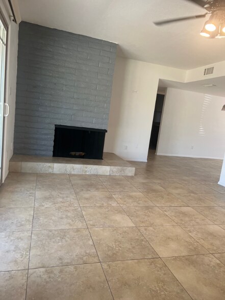 Building Photo - 8308 E Buena Terra Way