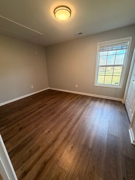 Building Photo - 452 Banyon Rd