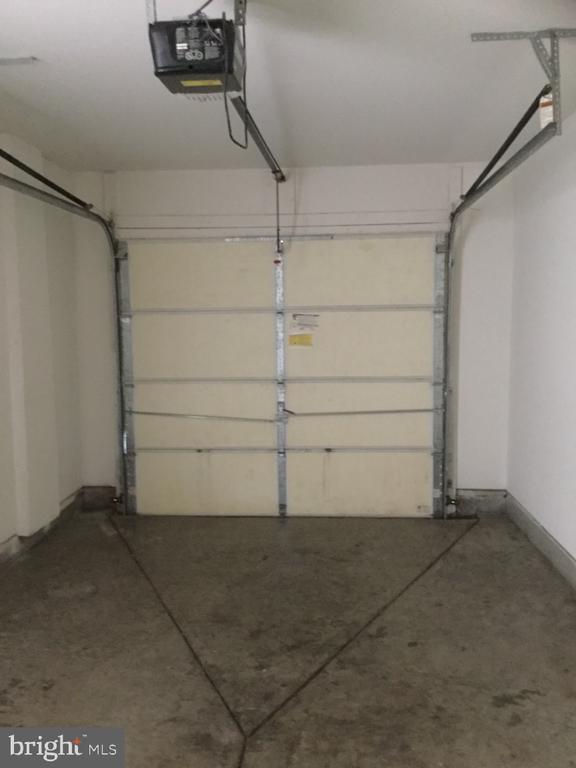 Building Photo - 2413 Brookmoor Ln