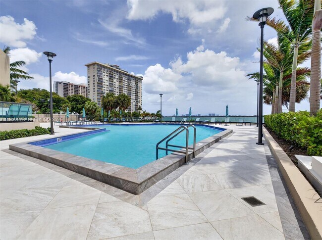Building Photo - 11113 Biscayne Blvd