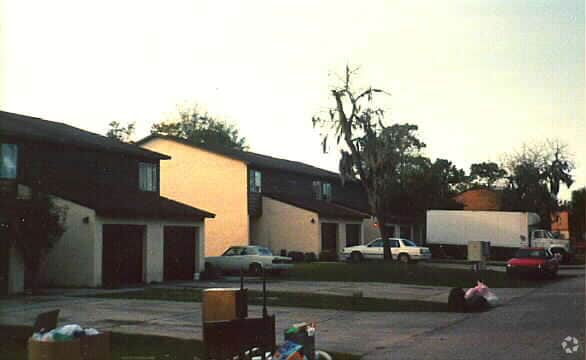 Building Photo - Mendel Villas