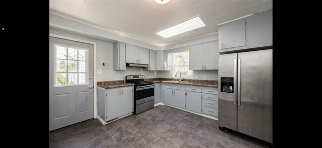 Building Photo - 2538 Indiana St SW