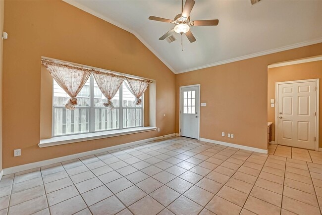 Building Photo - 7130 Pavilion Dr