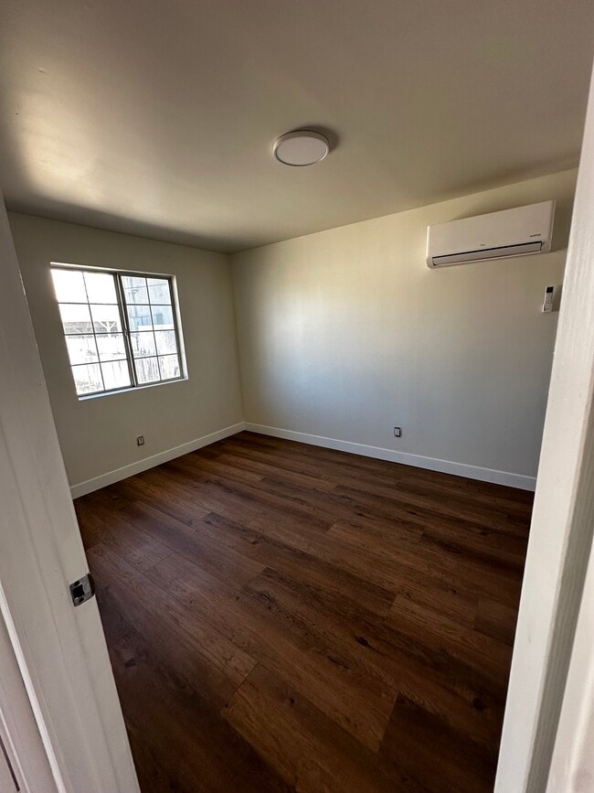 Fourth bedroom - 349 W Lomita Ave