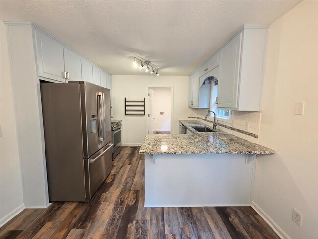 Building Photo - 3060 Glen Wallace Dr