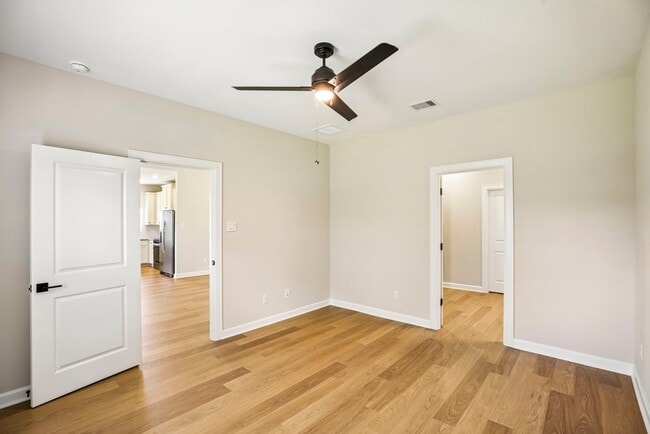 Building Photo - 3085 Sorrento Hl Dr