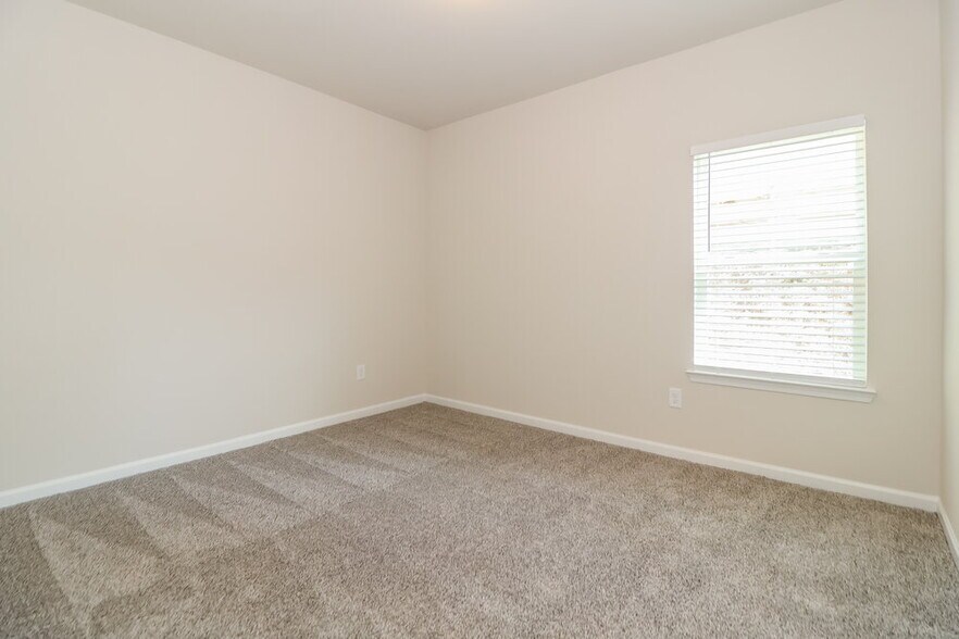 Building Photo - 376 Magnolia Dr