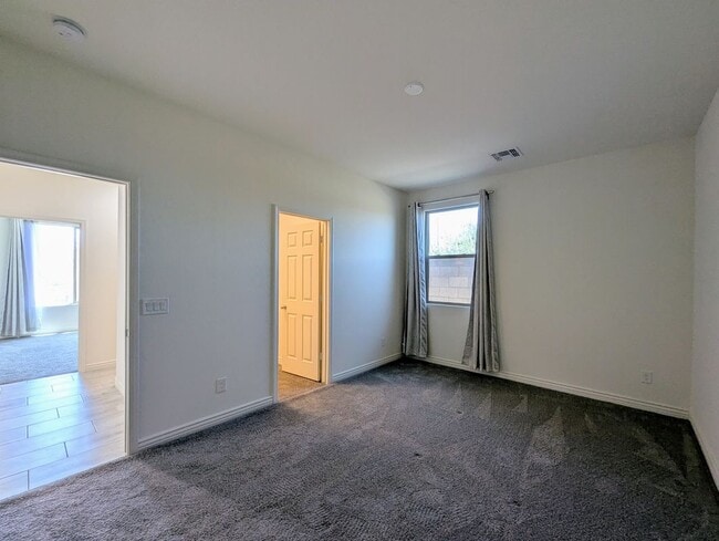 Building Photo - 6952 W Golden Ln