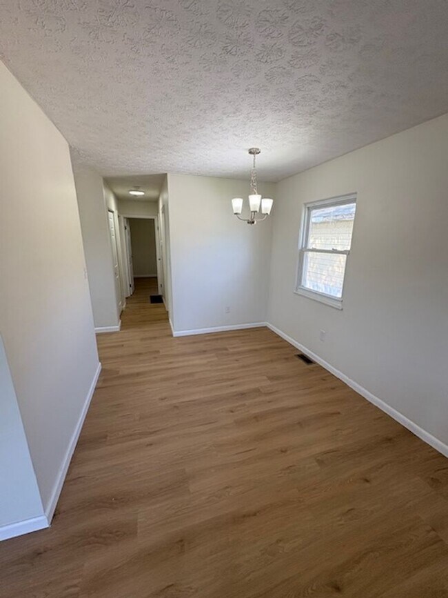 Building Photo - Newly Renovated 5 Bedroom in South Linden/...