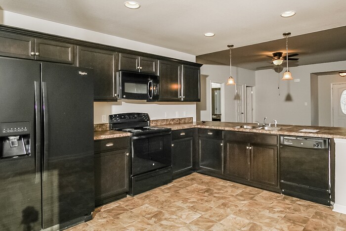 Building Photo - 207 Sedgewick Dr
