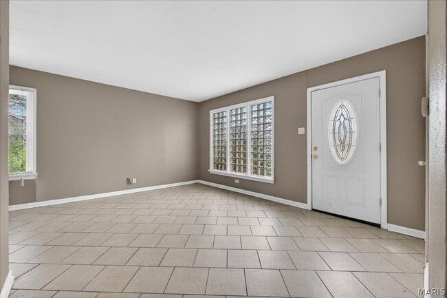 Building Photo - 6018 Evergreen Blvd