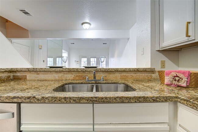 Building Photo - 16800 Sugar Pine Dr