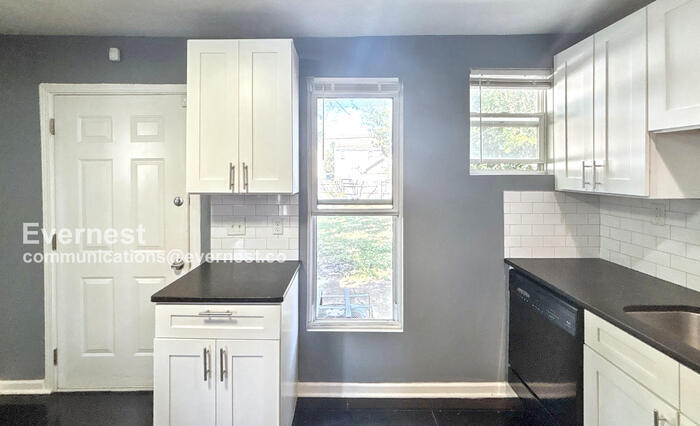 Building Photo - 39 S Yale Ave