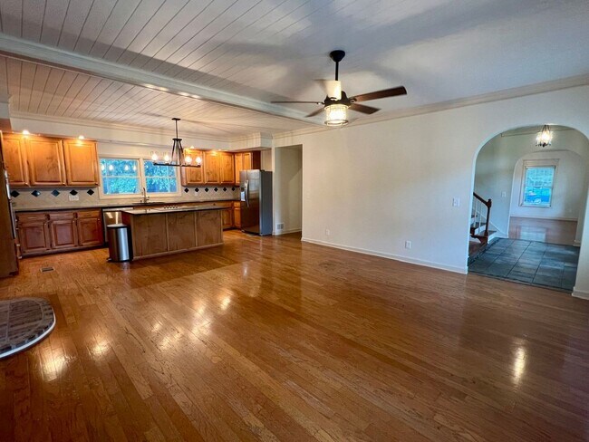 Building Photo - 1302 Honeywood Pl