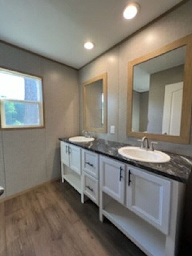 Building Photo - Modern 3-Bedroom Mobile Home in Peaceful Onslow County