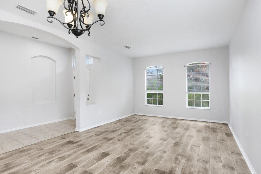 Building Photo - 15451 Martinmeadow Dr