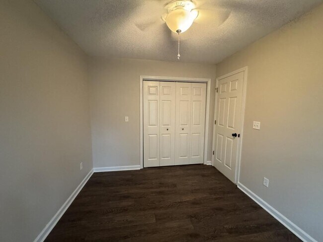 Building Photo - 102 S Gala Ct
