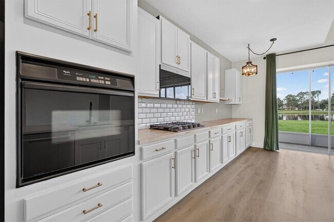 Building Photo - 10725 Banfield Dr
