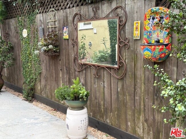 Building Photo - 777 El Medio Ave