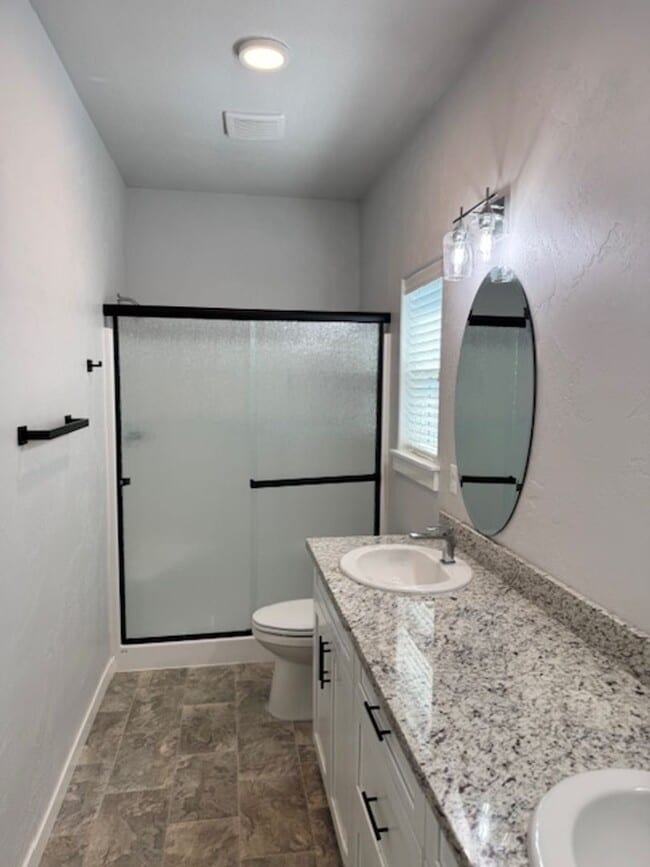 Building Photo - SINGLE LEVEL 3 BEDROOM/ UPGRADES W/ EASY M...