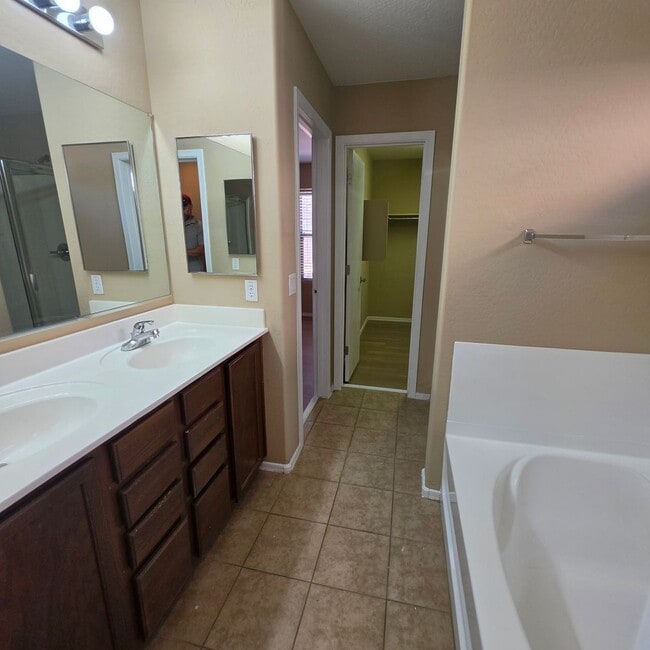 Building Photo - 18418 W Westfall Way
