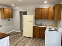 Building Photo - Newly Renovated 2 Bedroom Apartment