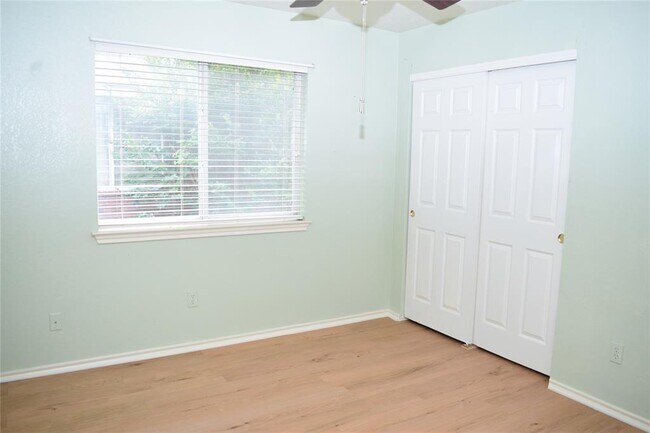 Building Photo - 2418 Willow Way