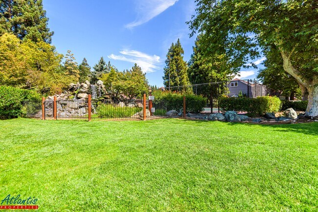 Building Photo - Lovely Townhouse | Resort-Style Community