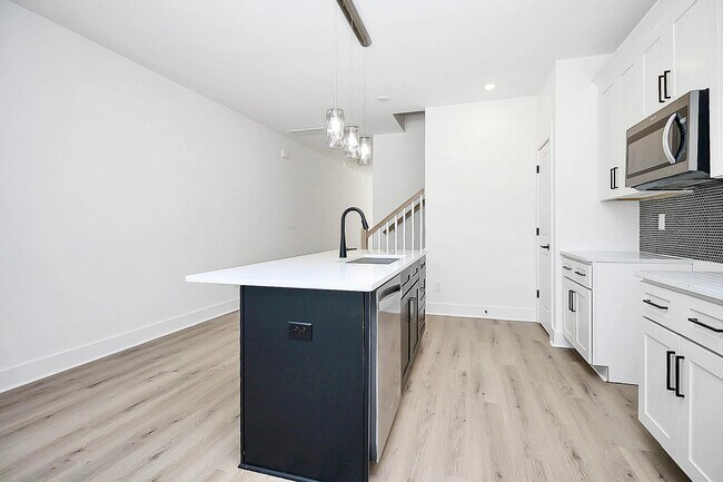 Kitchen and dining - 2613 Dr Carver Rd