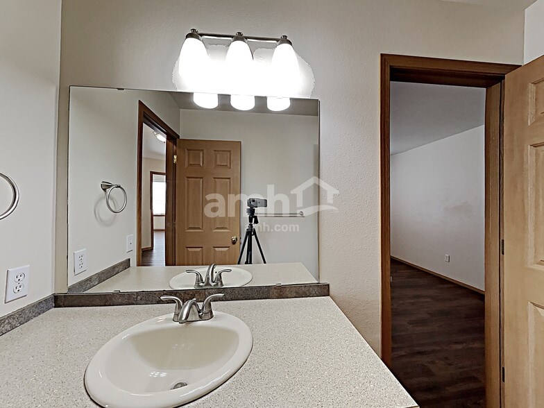 Building Photo - 2808 6th St SE