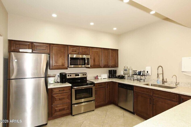 Building Photo - 12222 N Paradise Vlg Pkwy S