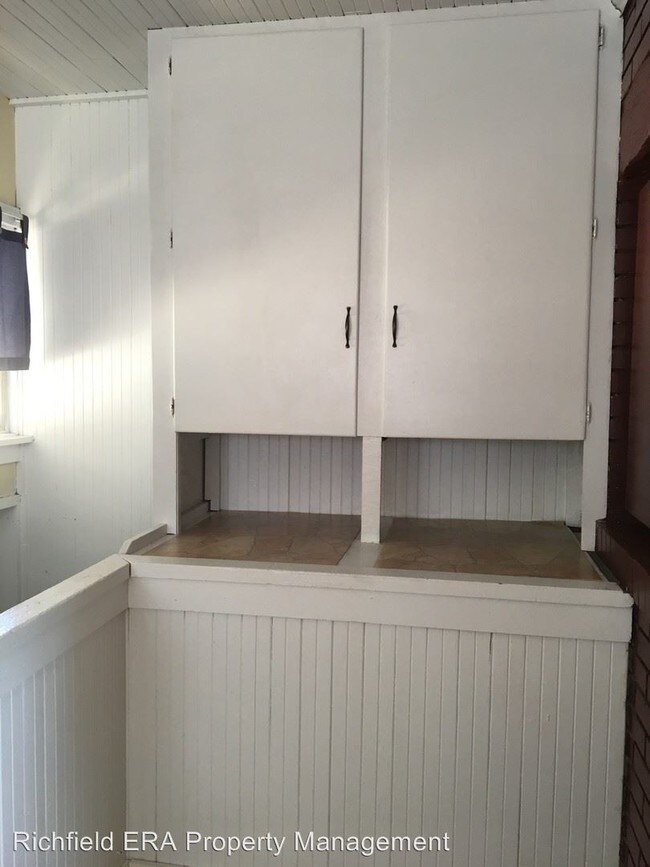 Building Photo - 3 br, 1 bath House - 131 North State Street