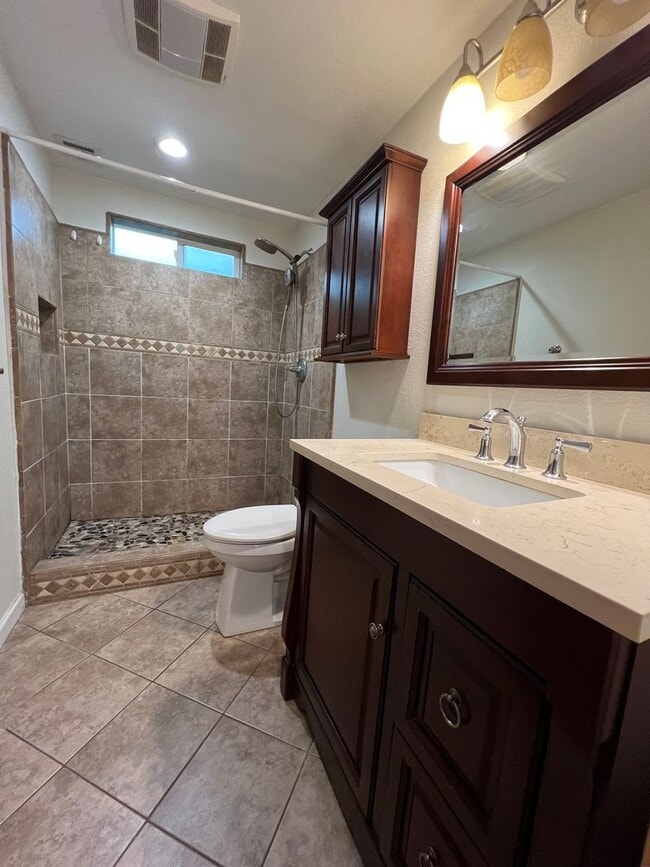 Building Photo - Centrally located One bedroom, One bath house | Available Now