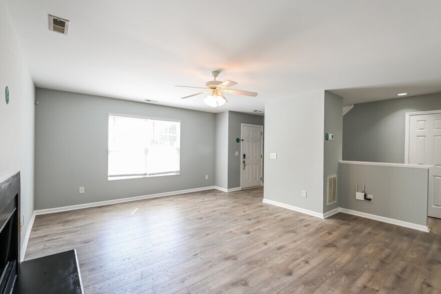 Building Photo - 933 Roxy St