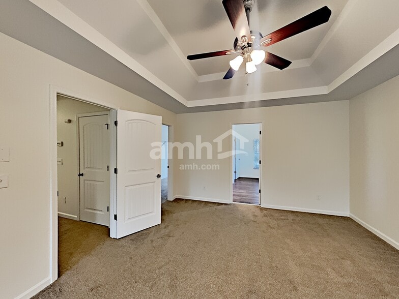 Building Photo - 402 Cleburne Pl