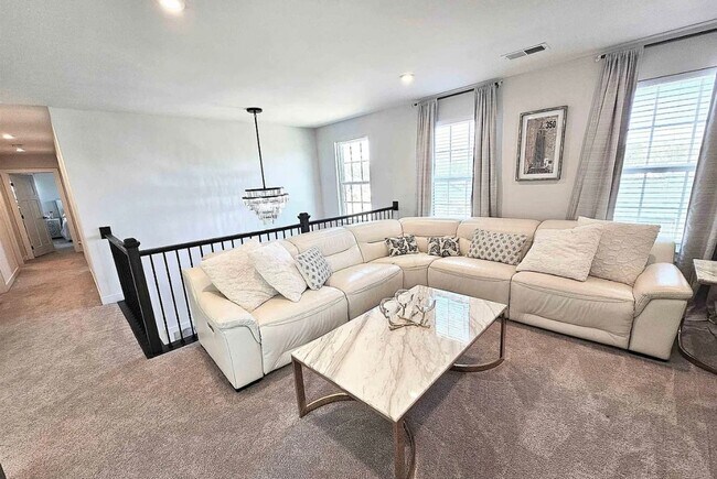 Building Photo - 3700 SF 4/4 Available Now!