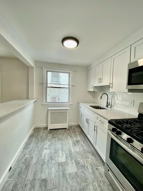 Building Photo - 34 E 7th St