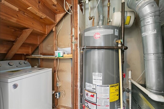 Building Photo - 239 Nottoway St SE