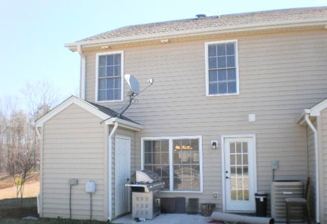 Building Photo - 3 Bedroom Townhome in Campbell County