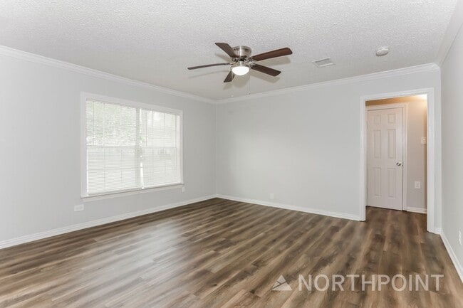 Building Photo - 3 BR/1BA | Newly Renovated Single Family Home |  1-Car Covered Parking | Backyard!