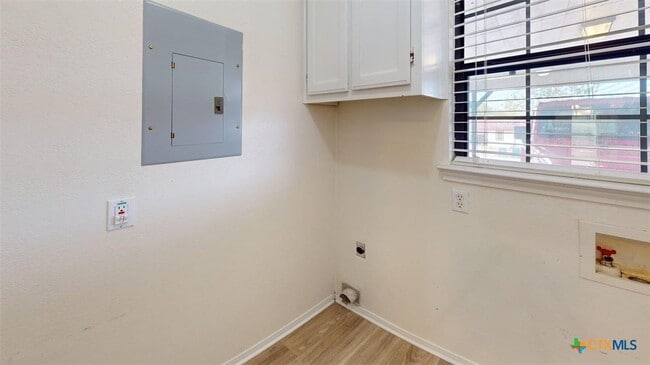 Building Photo - 802 Hackberry St