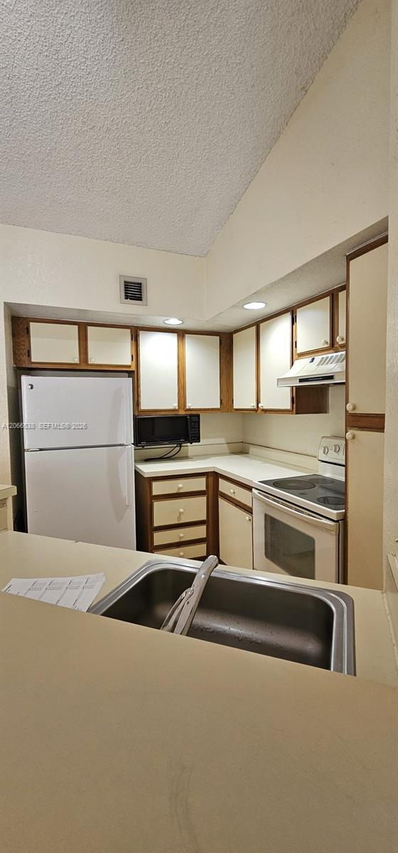 Building Photo - 3470 Pinewalk Dr N